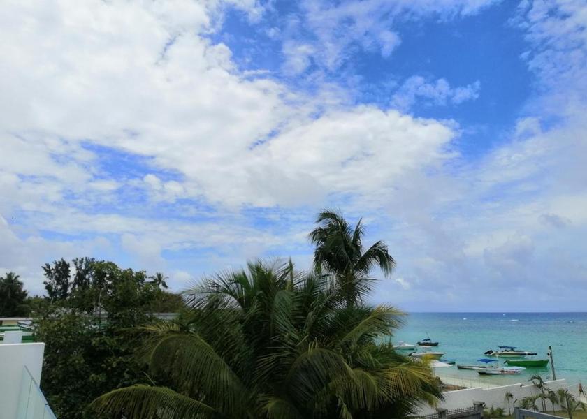  Trou aux Biches Surrounding environment