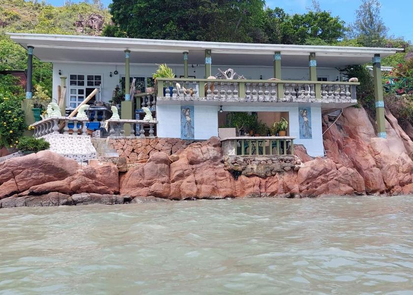  Praslin Island Hotel Exterior
