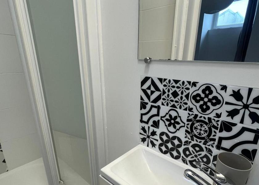 Pays de la Loire Le Mans Shower