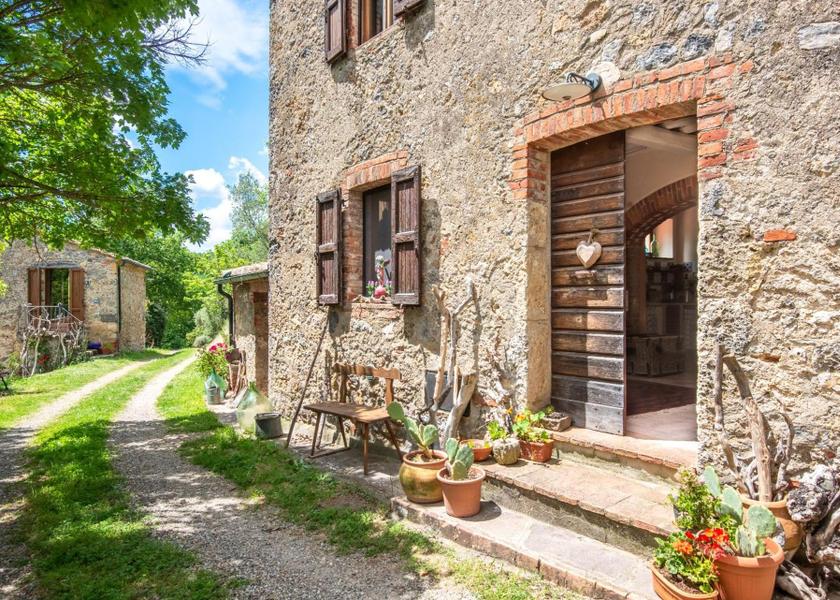 Tuscany Chiusdino Exterior view