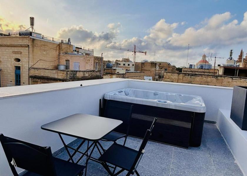 South Eastern Region Floriana Hot tub