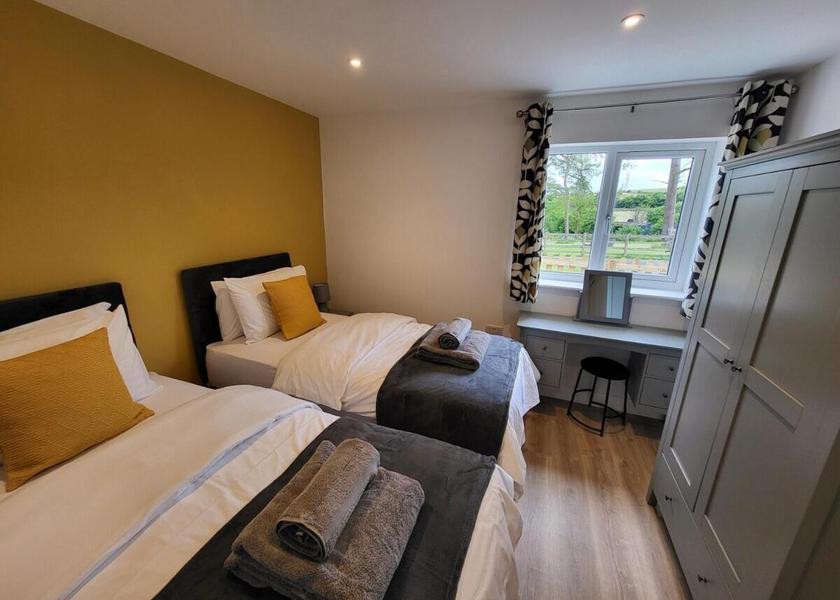 Wales Kilgetty Two-Bedroom Cottage