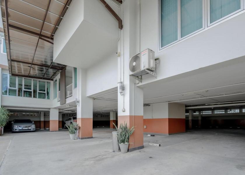 Chonburi Province Si Racha Entrance