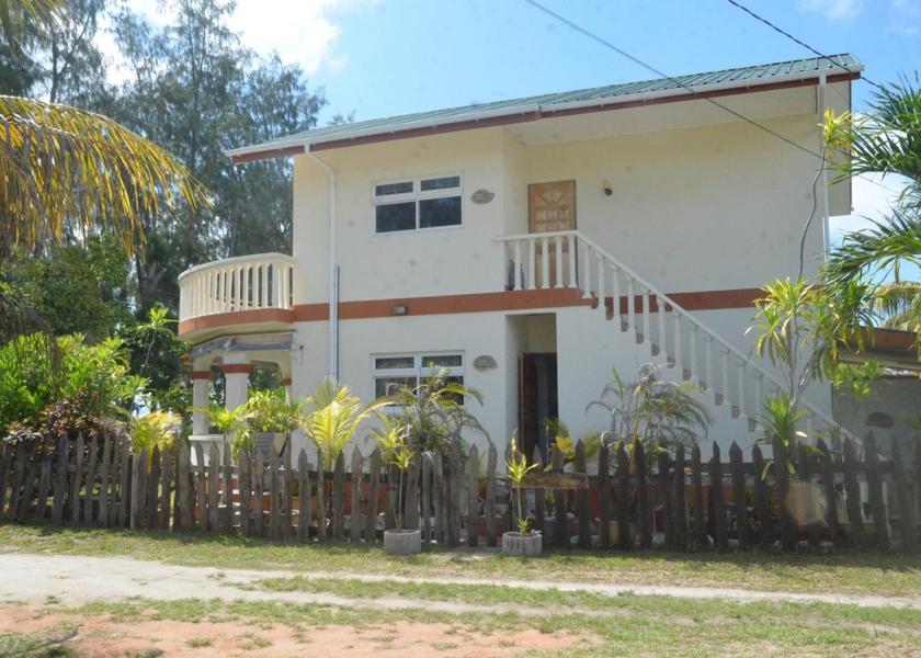  Praslin Island Exterior view