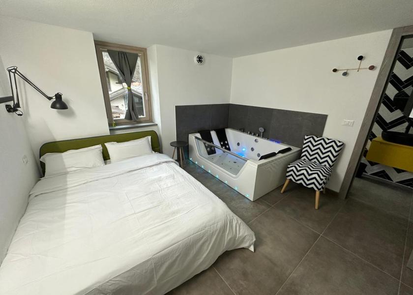 Valle d'Aosta Nus Suite with Hot Tub