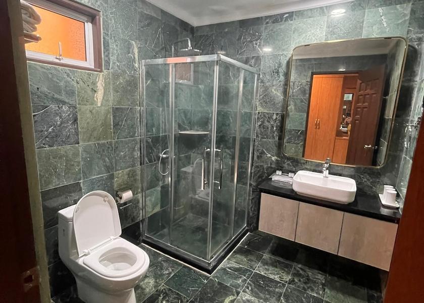 Terengganu Pulau Perhentian Kecil Bathroom