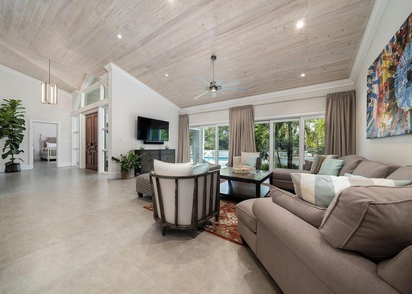 New Providence Island Paradise Island Living area