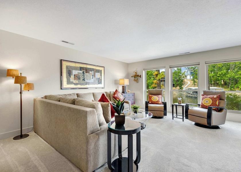 Missouri Sunrise Beach Living area