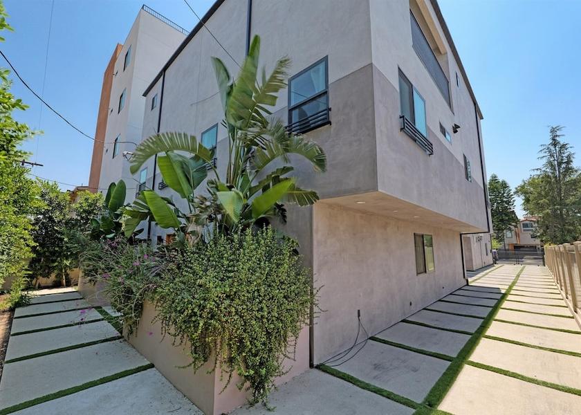 California Van Nuys Exterior