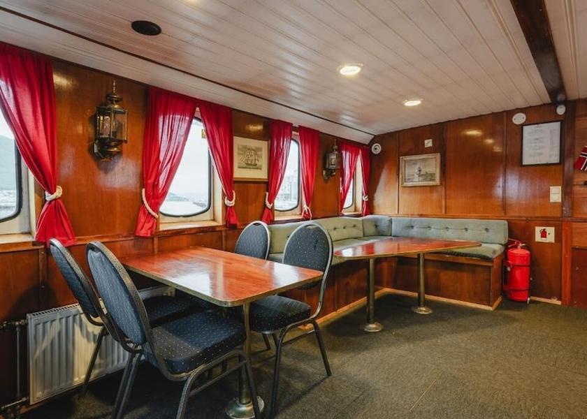 Nordland Vagan Bar (on property)