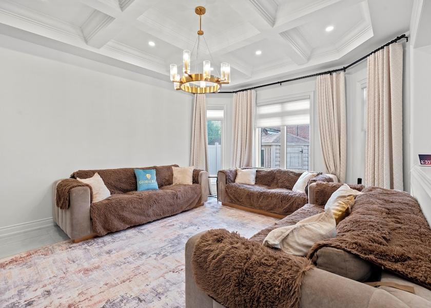 Ontario Vaughan Living area