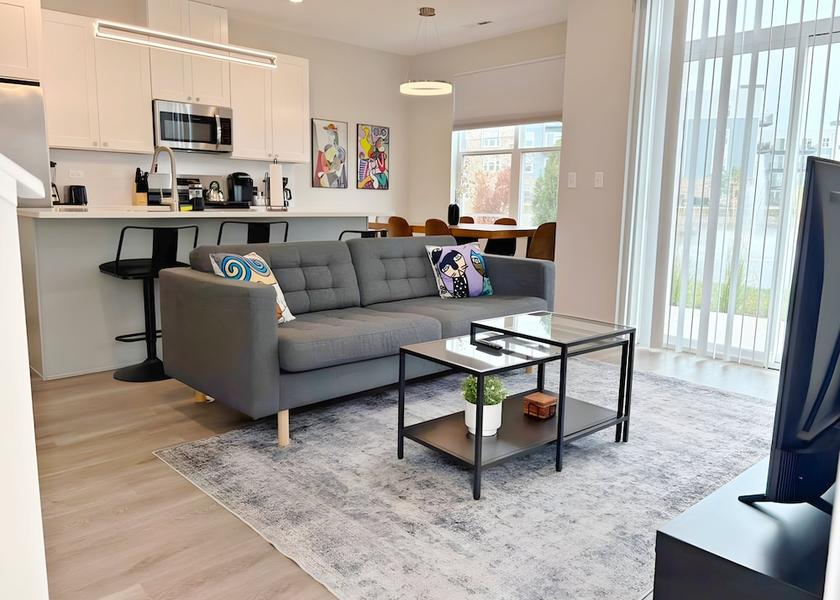 Illinois Warrenville Living area