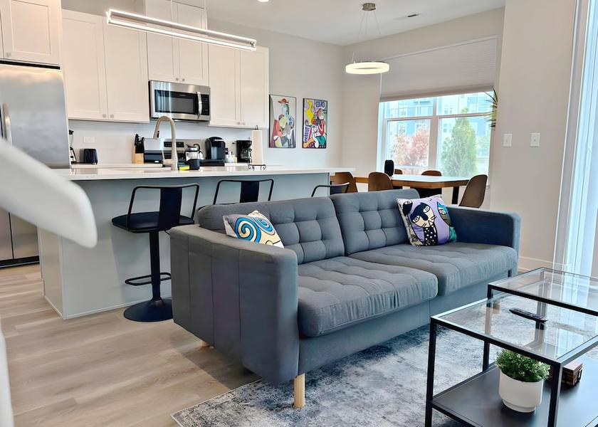 Illinois Warrenville Living area