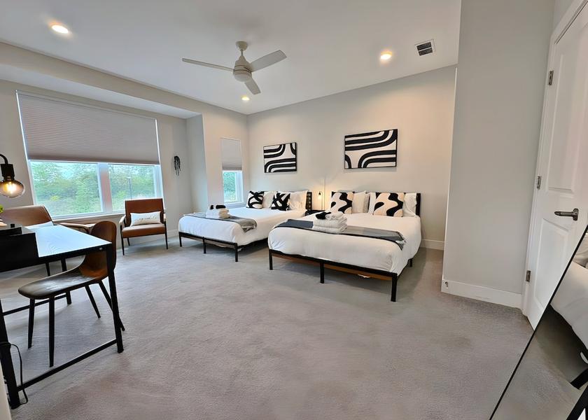 Illinois Warrenville Room