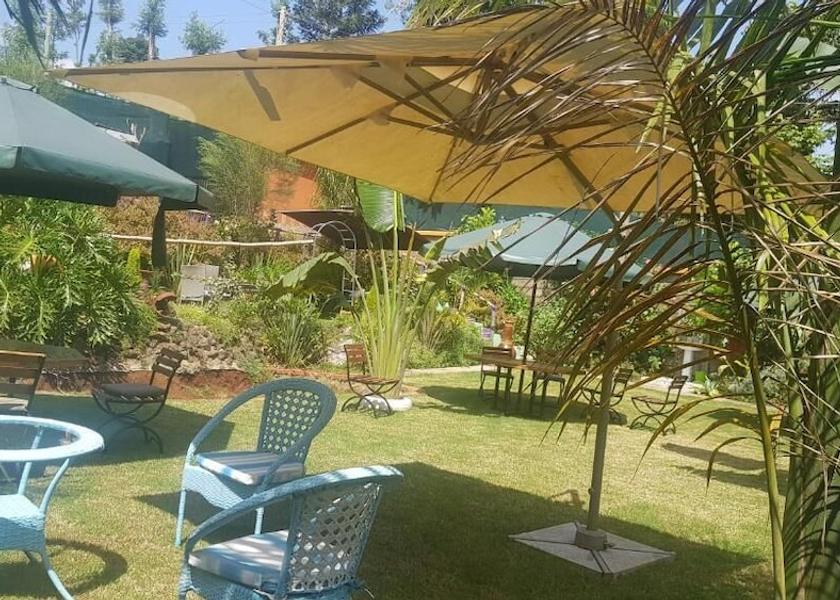 Meru County Meru Outdoor dining