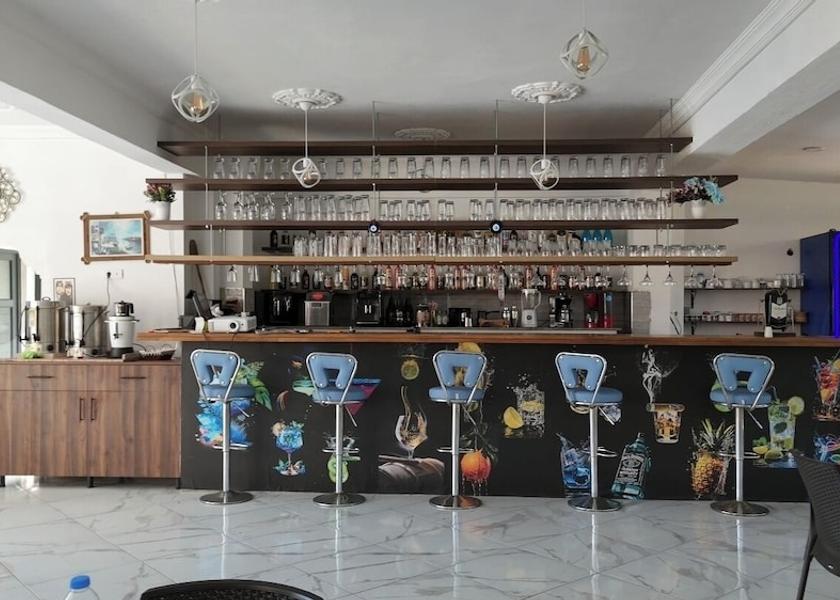 Balikesir Marmara Poolside bar