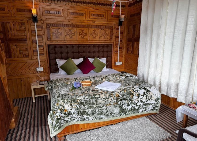 Himachal Pradesh Jibhi Room