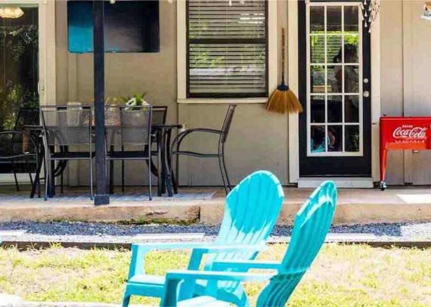 Texas Canyon Lake Courtyard