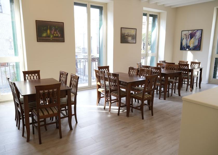 Sicily Aci Castello Dining