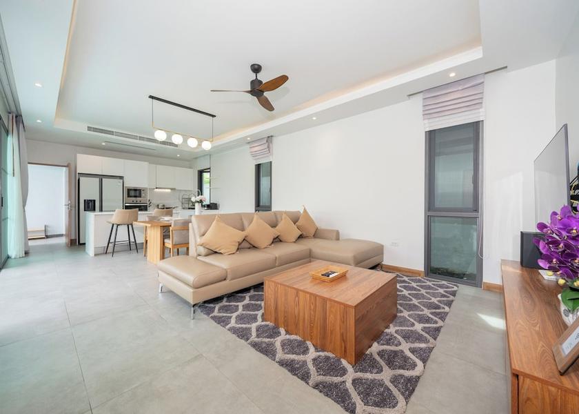 Phuket Province Choeng Thale Living room