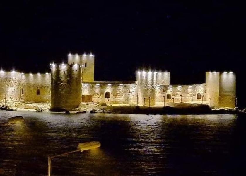 Mersin Province Erdemli Front of property - evening/night