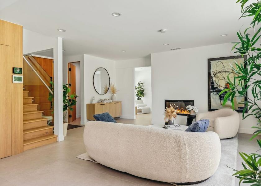 California Encino Interior