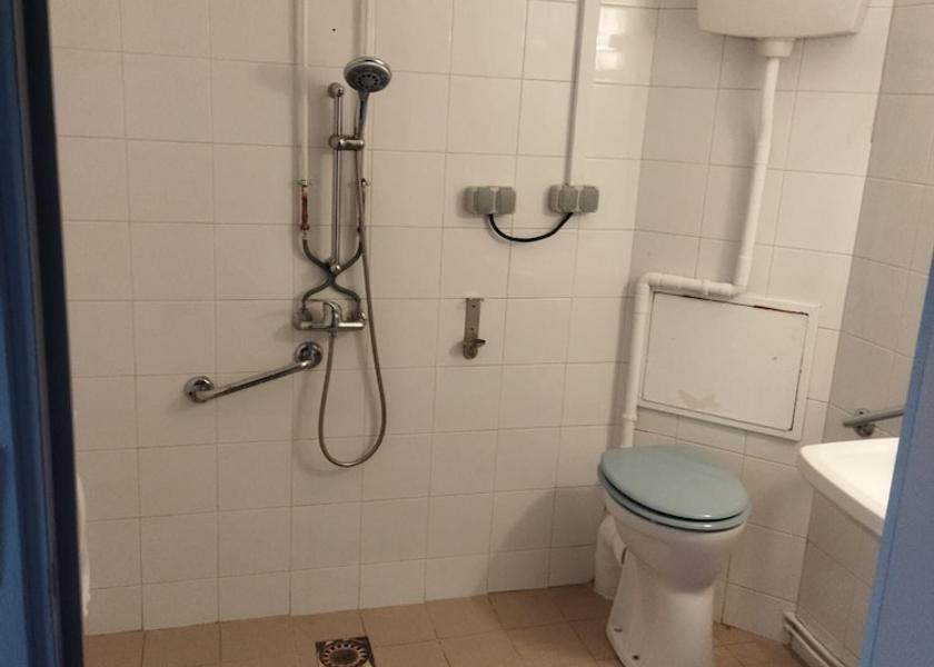 Grand Est Barberey-Saint-Sulpice Bathroom