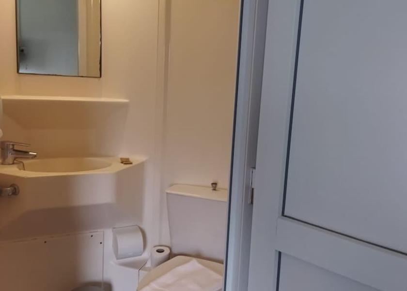 Grand Est Barberey-Saint-Sulpice Bathroom