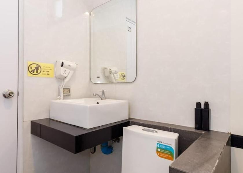 Phuket Province Si Sunthon Bathroom
