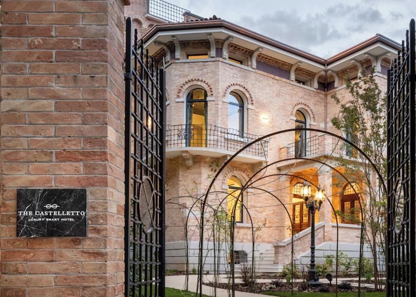 Veneto Montebelluna Exterior detail