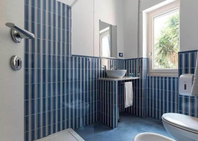 Lazio Gaeta Bathroom