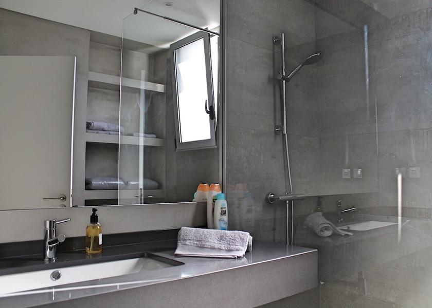 Madeira Region Calheta Bathroom