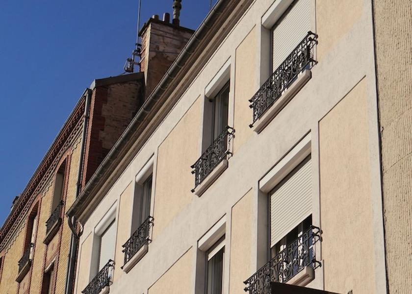 Île-de-France Courbevoie Front of property