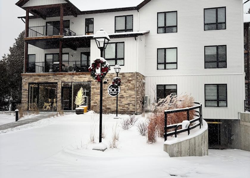 Quebec Mont-Tremblant Front of property