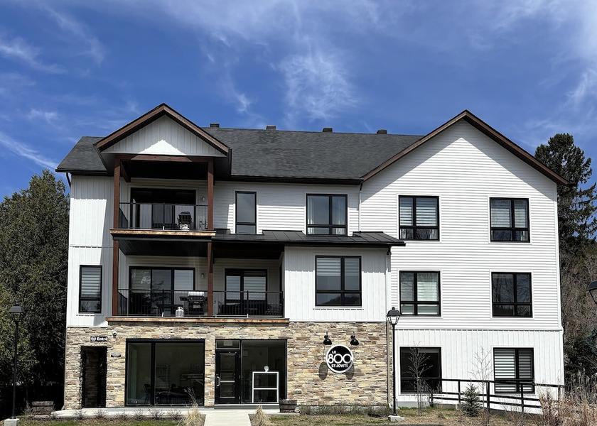 Quebec Mont-Tremblant Front of property