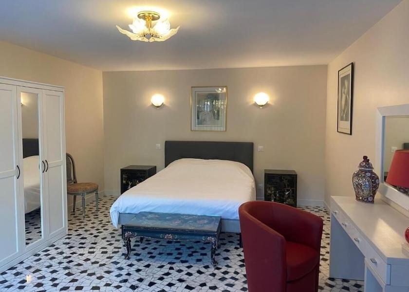 Bourgogne-Franche-Comté Pougues-les-Eaux Room