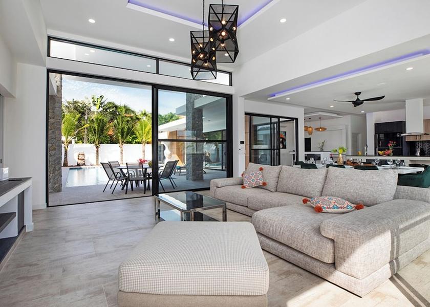 Phuket Province Rawai Living room