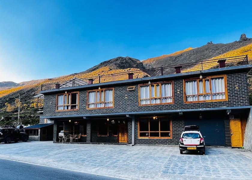 Himachal Pradesh Sissu Front of property