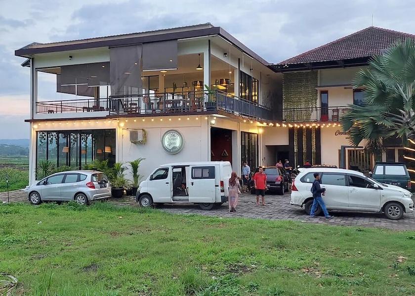 Central Java Salatiga Exterior
