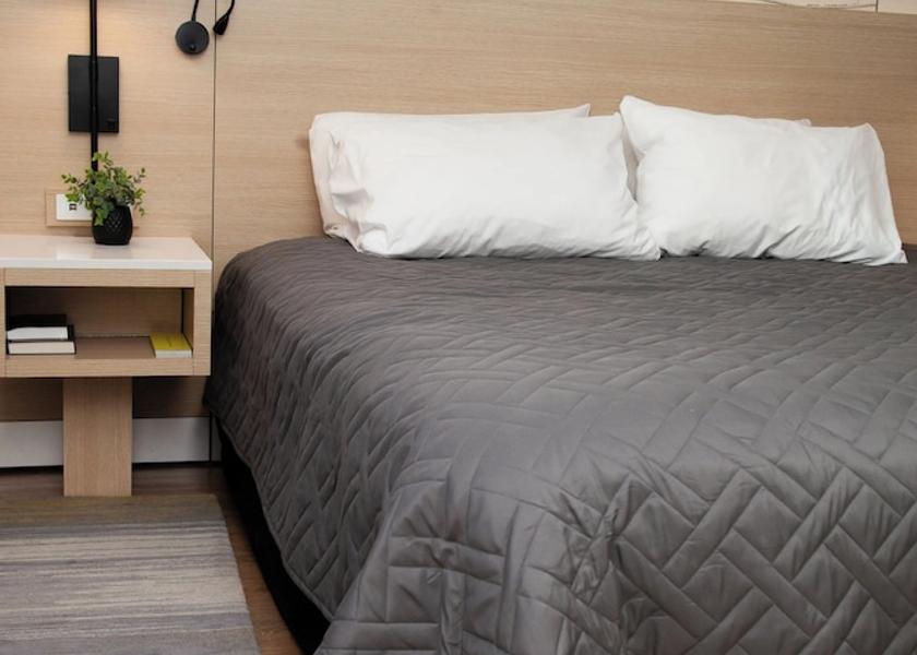 Ontario Oshawa Room