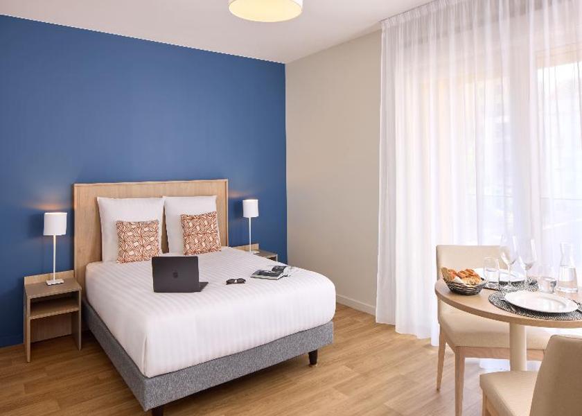 Auvergne-Rhône-Alpes Voiron DOUBLE QUEEN SIZE BED