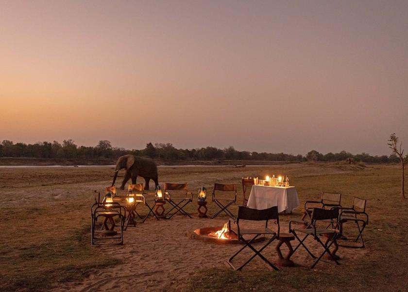  South Luangwa National Park Outdoor dining