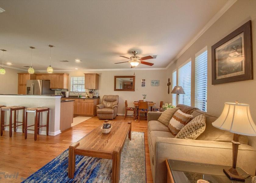 Texas Canyon Lake Living area
