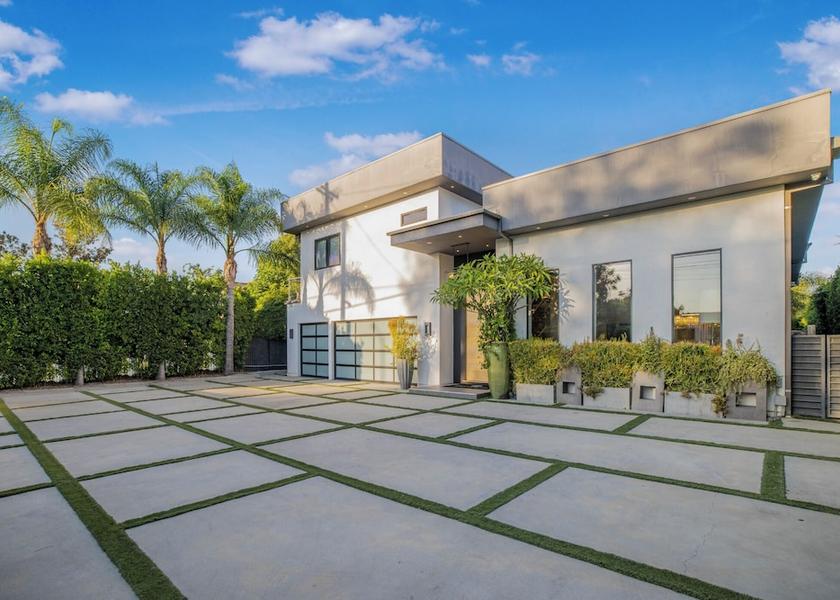California Encino Exterior
