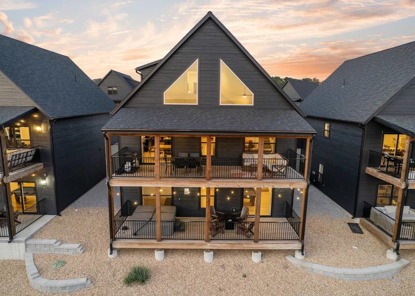 Missouri Hollister Exterior