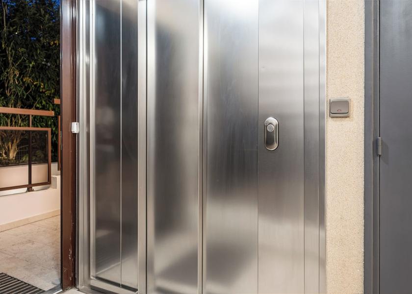 Provence-Alpes-Côte d'Azur Cannes Elevator
