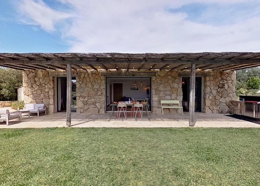 Corsica Figari Outdoor dining
