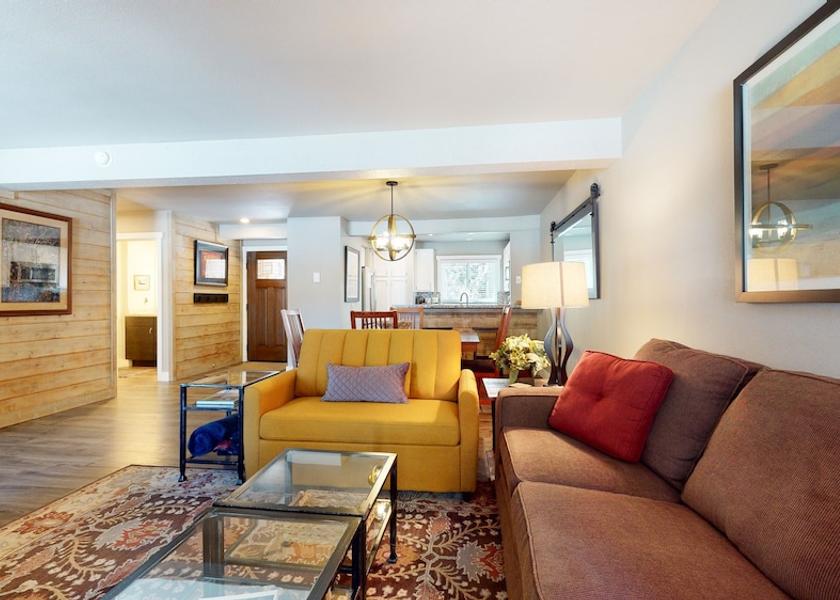 California Mammoth Lakes Living area