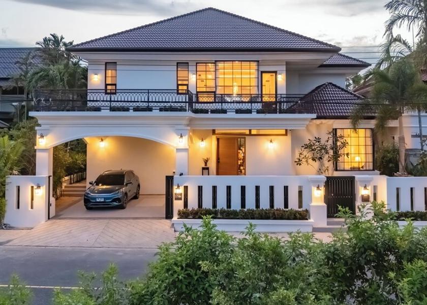 Phuket Province Choeng Thale Front of property