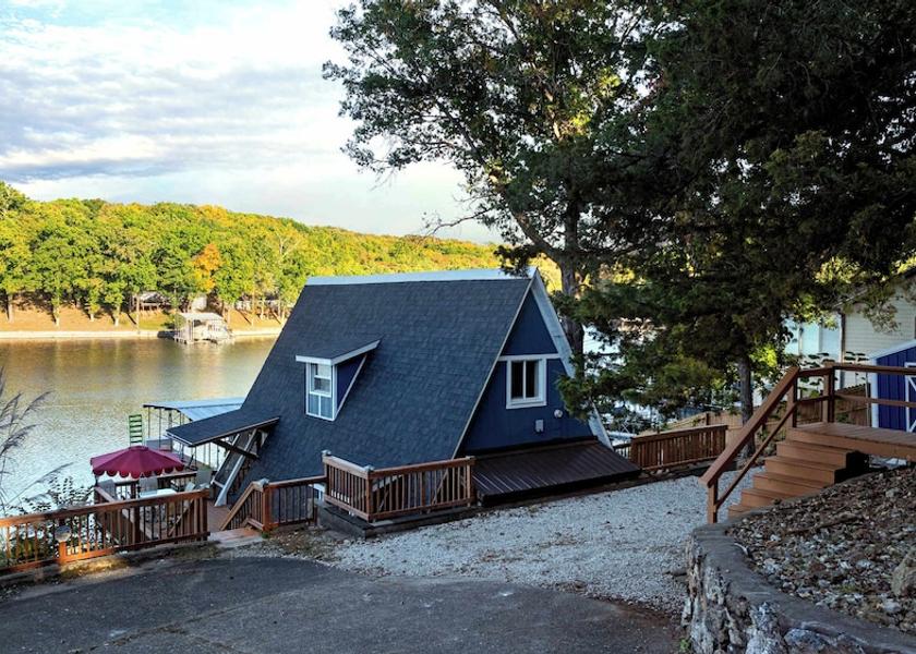 Missouri Sunrise Beach Property grounds